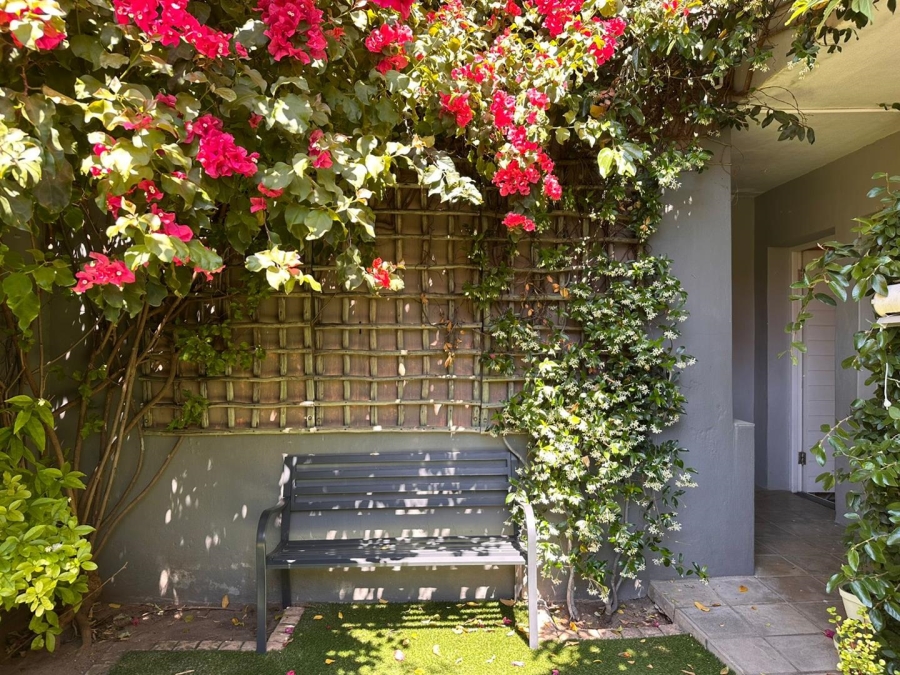 2 Bedroom Property for Sale in Vredehoek Western Cape